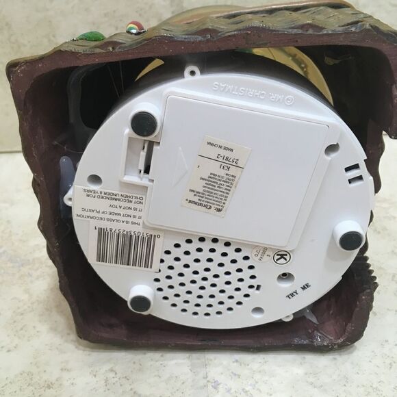 MR CHRISTMAS NORTH LODGE FISHING THEME SNOW GLOBE - Picture 10 of 12